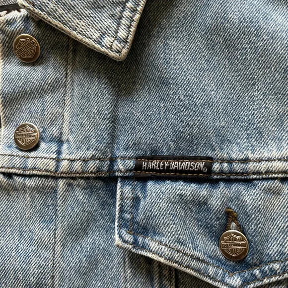 Vintage jean jacket with added embroidery - Picture 3 of 9